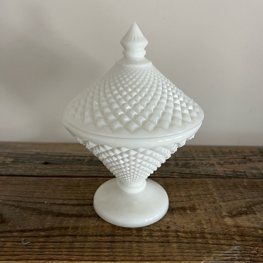 Westmoreland Vintage Diamond Milk Glass trinket dish - Picture 2 of 7